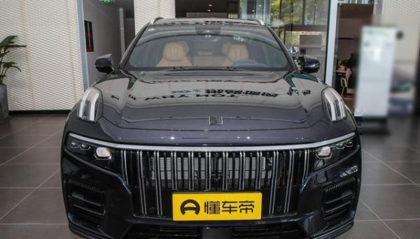 开云体育领克09车尾上方一个大尺寸尾翼中间嵌入着高位刹车灯-开云·kaiyun(中国)体育官方网站 登录入口 开云体育领克09车尾上方一个大尺寸尾翼中间嵌入着高位刹车灯-