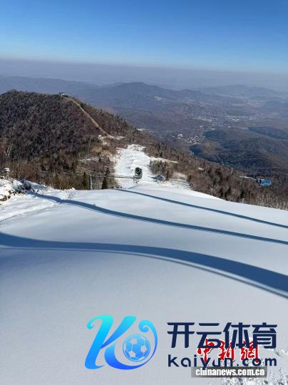 开云体育(中国)官方网站还不错登顶鸟瞰林海雪原-开云·kai