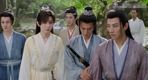 开云(中国)kaiyun网页版登录入口他虽是个武林高东谈主-